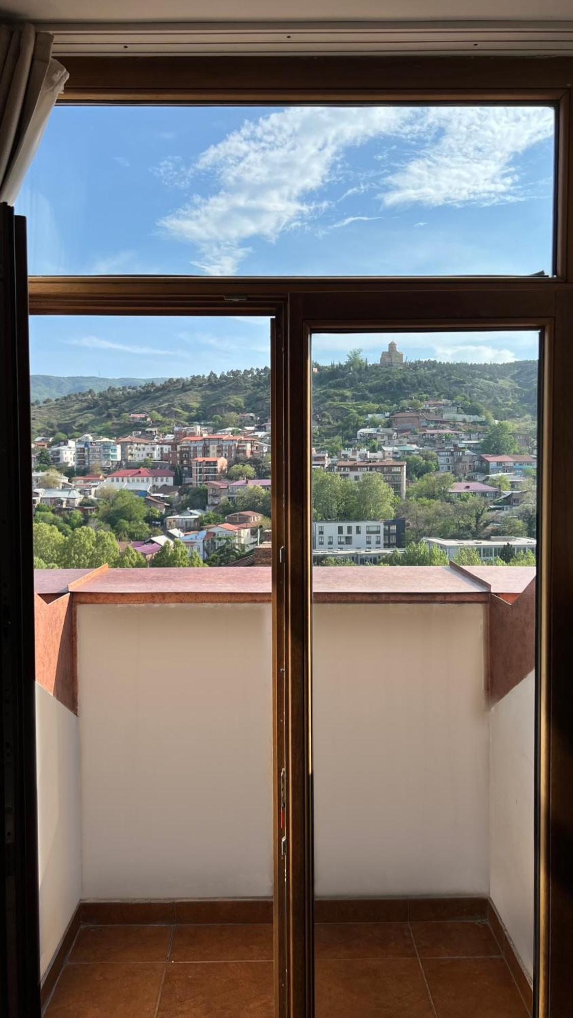 Sota Metekhi Hotel Tbilisi Exterior foto